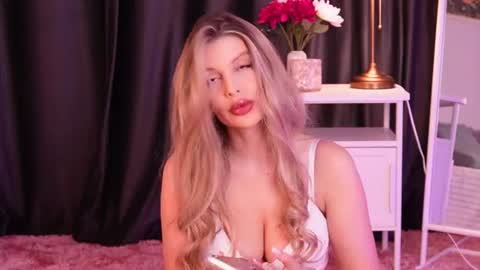 Snapshot of missclairee chatting on July 23, 7:34 pm Claire online show from July 23, 7:34 pm