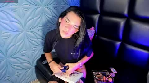 Snapshot of missdolllive chatting on June 7, 1:37 pm Dolly online show from June 7, 1:37 pm