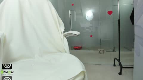 Snapshot of missdominna chatting on April 23, 2:57 am Miss Domina online show from April 23, 2:57 am