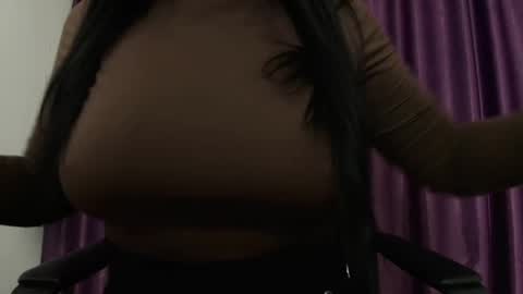 Snapshot of missdyaa chatting on December 25, 11:31 pm Miss online show from December 25, 11:31 pm