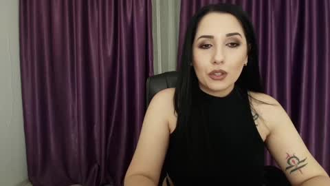 Snapshot of missdyaa chatting on January 4, 2:35 am Miss online show from January 4, 2:35 am