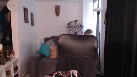 Emilie Diaz online show from February 5, 2:22 pm