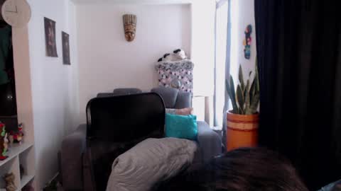 Emilie Diaz online show from April 8, 5:13 pm