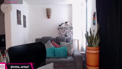 Snapshot of missemilie1 chatting on May 6, 3:17 pm Emilie Diaz online show from May 6, 3:17 pm
