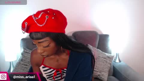 Snapshot of missemilie1 chatting on June 5, 3:29 pm Emilie Diaz online show from June 5, 3:29 pm
