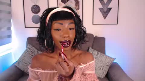 Snapshot of missemilie1 chatting on July 16, 4:13 pm Emilie Diaz online show from July 16, 4:13 pm
