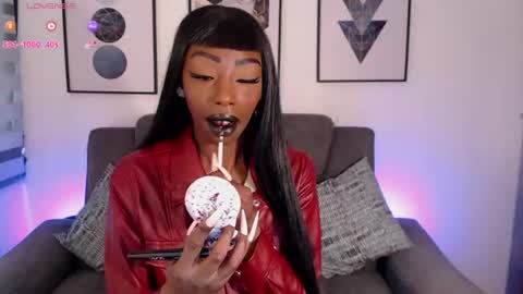 Snapshot of missemilie1 chatting on July 27, 3:30 pm Emilie Diaz online show from July 27, 3:30 pm