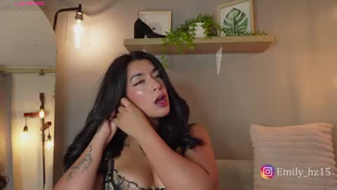 Snapshot of missemily_11 chatting on July 24, 11:08 am Yuliana online show from July 24, 11:08 am