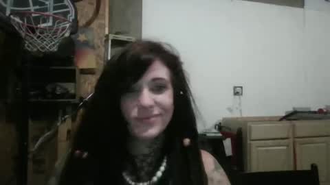 Snapshot of misshoneybadger333 chatting on October 18, 12:57 am misshoneybadger333 online show from October 18, 12:57 am