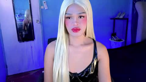 im your queen steffie online show from April 9, 2:55 am