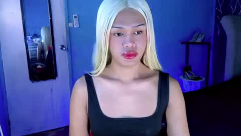 im your queen steffie online show from April 12, 9:25 am