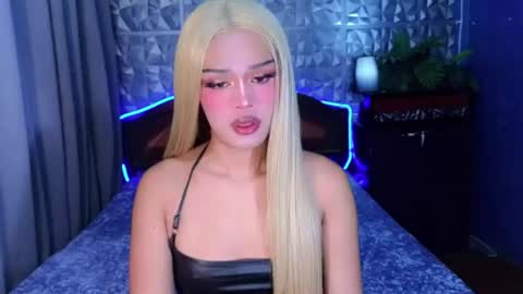Snapshot of missionary_addiction_cumshot chatting on June 9, 11:33 am im your queen steffie online show from June 9, 11:33 am