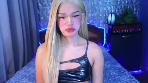 Snapshot of missionary_addiction_cumshot chatting on June 13, 5:44 pm im your queen steffie online show from June 13, 5:44 pm