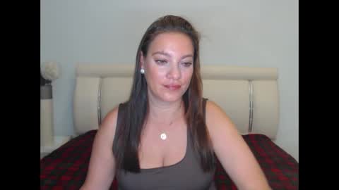 Snapshot of misskhloe chatting on October 3, 1:24 am Khloe online show from October 3, 1:24 am