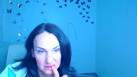 Christina online show from April 5, 2:14 pm