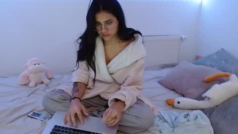 kylie online show from December 31, 9:50 pm