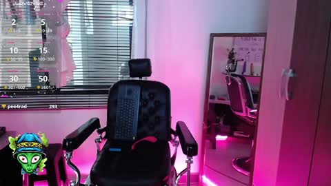 Snapshot of misslana_wn chatting on December 3, 4:39 pm LanaLul online show from December 3, 4:39 pm