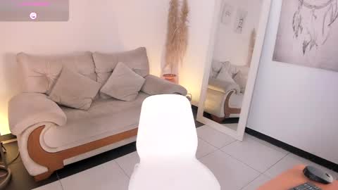 Linda  online show from April 23, 8:44 pm