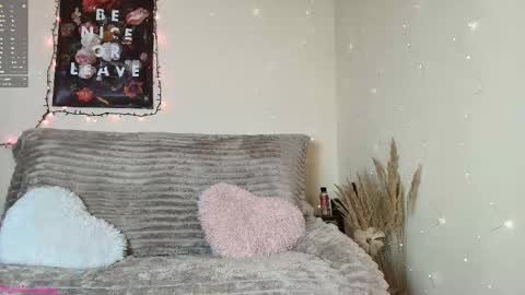  Vi  online show from December 1, 9:09 pm