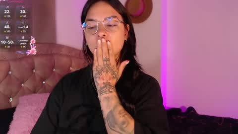 Snapshot of missmariana_ chatting on May 16, 12:40 am missmariana_ online show from May 16, 12:40 am