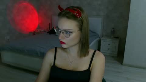 OneGoddess online show from October 26, 4:13 pm