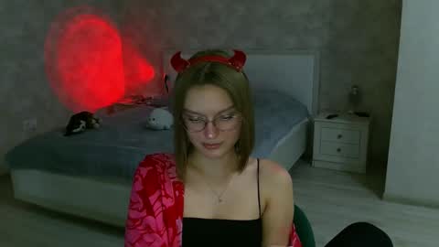 OneGoddess online show from October 29, 5:14 pm