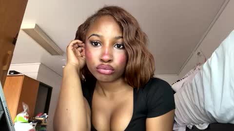 Snapshot of missmarimac chatting on February 25, 4:05 pm missmarimac online show from February 25, 4:05 pm