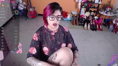 Snapshot of missmia2 chatting on December 16, 8:26 pm Miss Mia online show from December 16, 8:26 pm