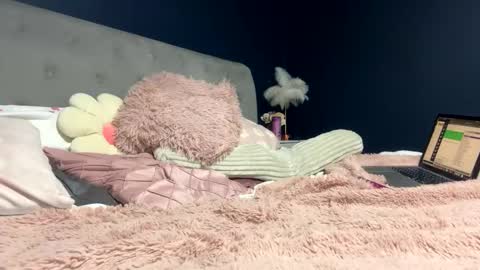 Snapshot of missmila27 chatting on February 16, 8:22 pm Mila x online show from February 16, 8:22 pm