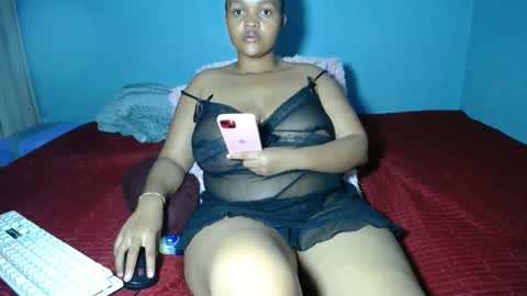 Snapshot of missmimmi69 chatting on May 6, 6:19 am mimmi online show from May 6, 6:19 am