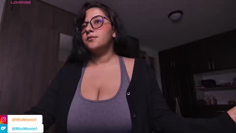 Snapshot of missmoonn chatting on September 9, 2:00 am MissMoon online show from September 9, 2:00 am