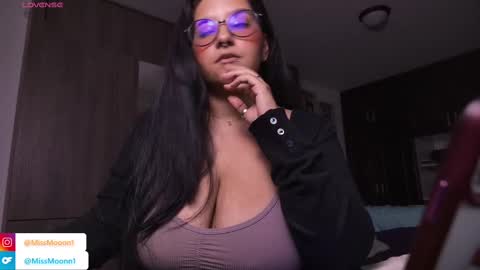 Snapshot of missmoonn chatting on October 16, 1:50 am MissMoon online show from October 16, 1:50 am