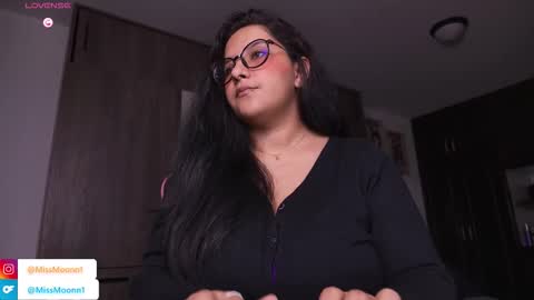 Snapshot of missmoonn chatting on October 27, 10:58 pm MissMoon online show from October 27, 10:58 pm