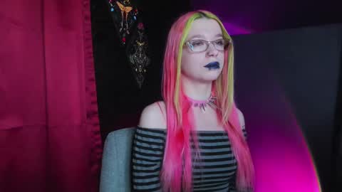 Snapshot of missnikkivill chatting on February 18, 2:49 am Mistress Nikki Vill online show from February 18, 2:49 am