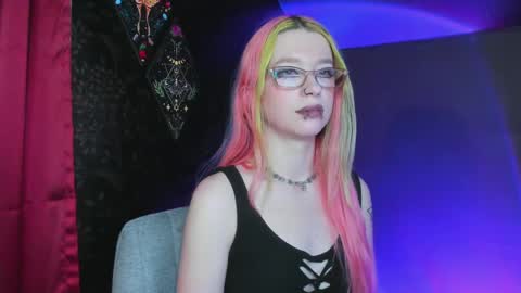 Snapshot of missnikkivill chatting on February 26, 3:32 am Mistress Nikki Vill online show from February 26, 3:32 am