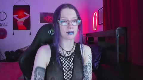 Snapshot of missnikkivill chatting on February 11, 2:49 am Mistress Nikki Vill online show from February 11, 2:49 am