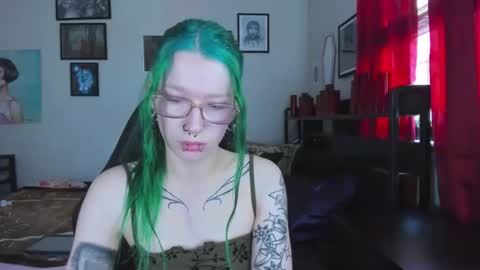 Snapshot of missnikkivill chatting on May 29, 5:11 pm Mistress Nikki Vill online show from May 29, 5:11 pm