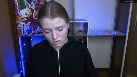 Snapshot of missoliviaa_ chatting on December 12, 1:28 pm Olivia online show from December 12, 1:28 pm