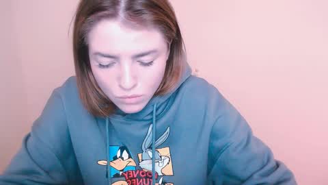 Snapshot of missoliviaa_ chatting on January 15, 11:43 am Olivia online show from January 15, 11:43 am