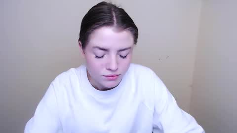 Snapshot of missoliviaa_ chatting on January 23, 7:32 am Olivia online show from January 23, 7:32 am