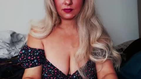 Snapshot of missqueen1416 chatting on March 8, 8:57 pm Missqueen1416 online show from March 8, 8:57 pm