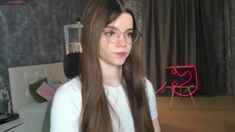 misss_evelyne online show from December 16, 1:43 am