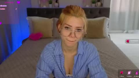 Snapshot of misssfoxyy chatting on March 29, 12:49 pm Miss Mila online show from March 29, 12:49 pm