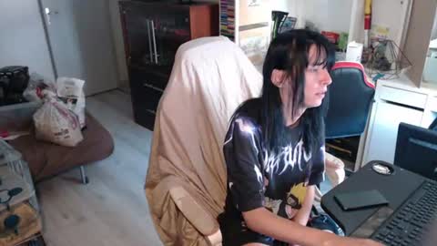 Snapshot of missthon chatting on June 24, 12:04 pm missthon online show from June 24, 12:04 pm