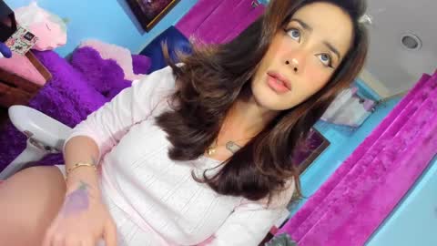 Snapshot of missvalentine18 chatting on February 11, 11:43 am missvalentine18 online show from February 11, 11:43 am