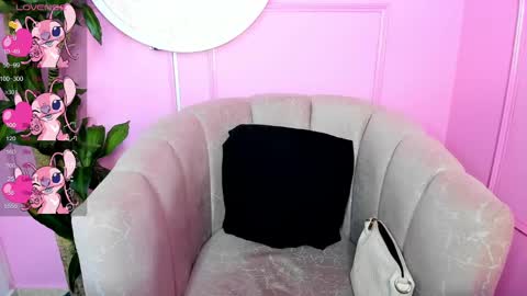 Snapshot of missvalery1 chatting on February 17, 10:25 pm missvalery1 online show from February 17, 10:25 pm