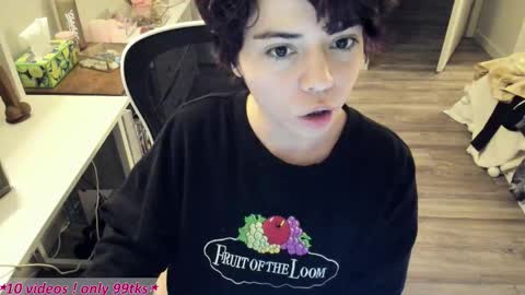 V Nessa online show from March 13, 5:25 am