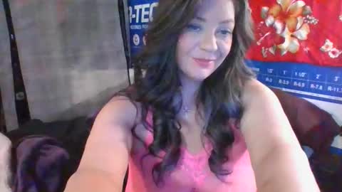 Snapshot of missvelvetvibes chatting on April 25, 6:49 am MIssVelvetVibes online show from April 25, 6:49 am