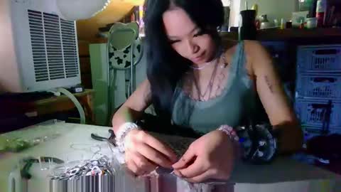 Snapshot of missversatile chatting on April 30, 8:57 pm Miss Versatile online show from April 30, 8:57 pm