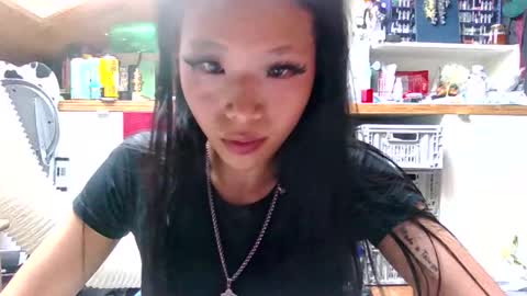 Snapshot of missversatile chatting on June 2, 5:37 pm Miss Versatile online show from June 2, 5:37 pm